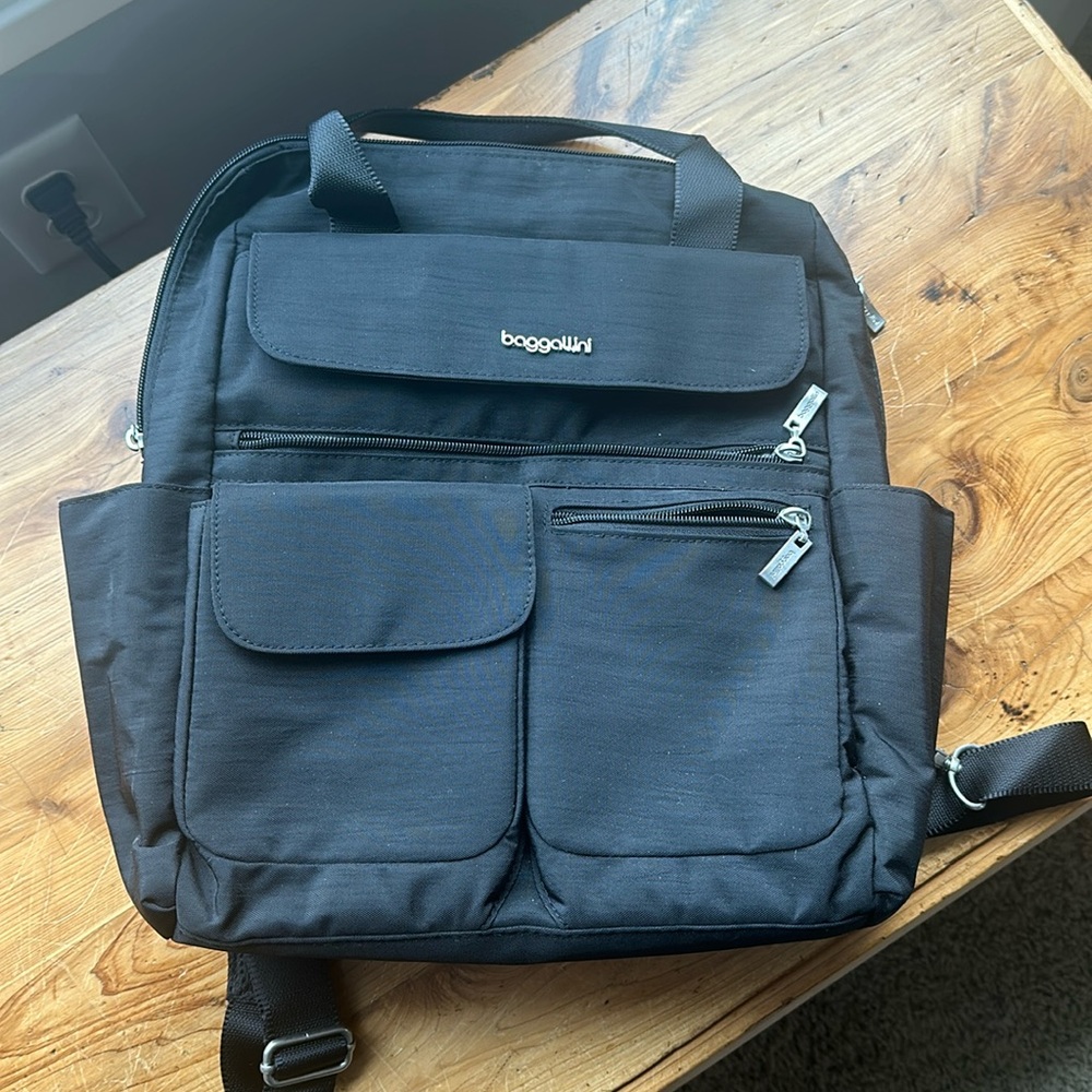 Baggalini modern everywhere laptop backpack